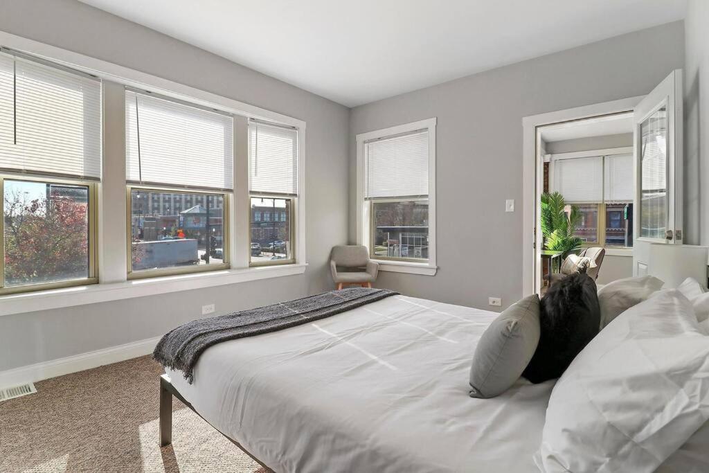 Irving Park 3br With Full Kitchen - Belle Plaine 2w Apartment