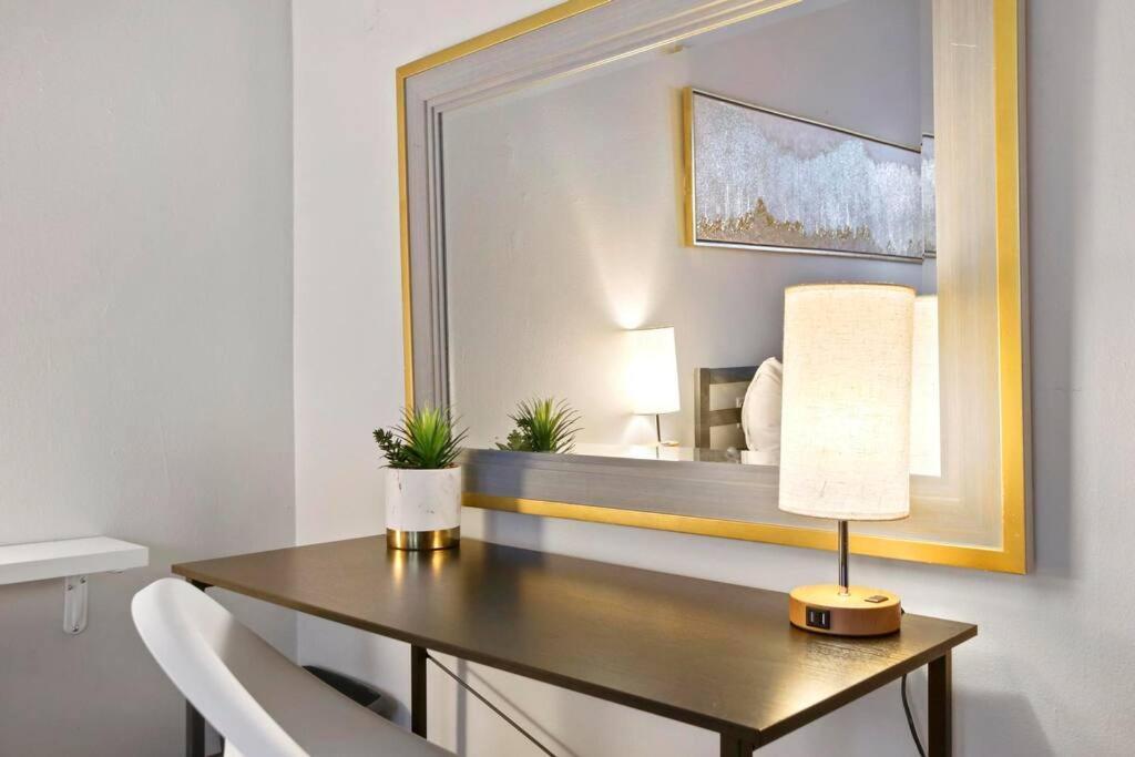 Apartment Well-equipped 4br Apt With In-unit Washer & Dryer - Broadway 2 Chicago