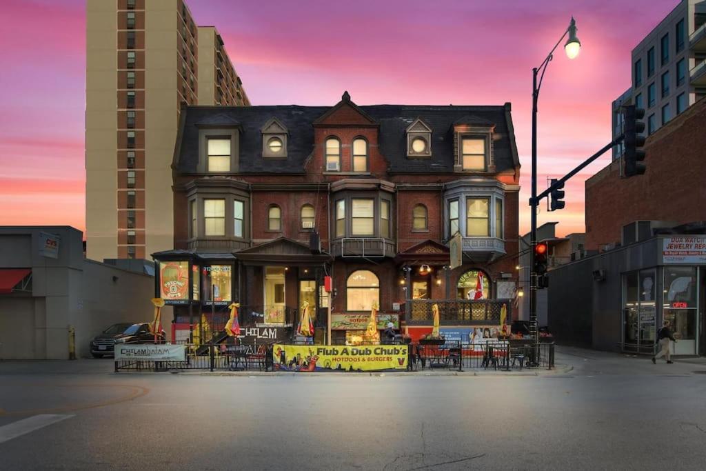 Well-equipped 4br Apt With In-unit Washer & Dryer - Broadway 2 Chicago