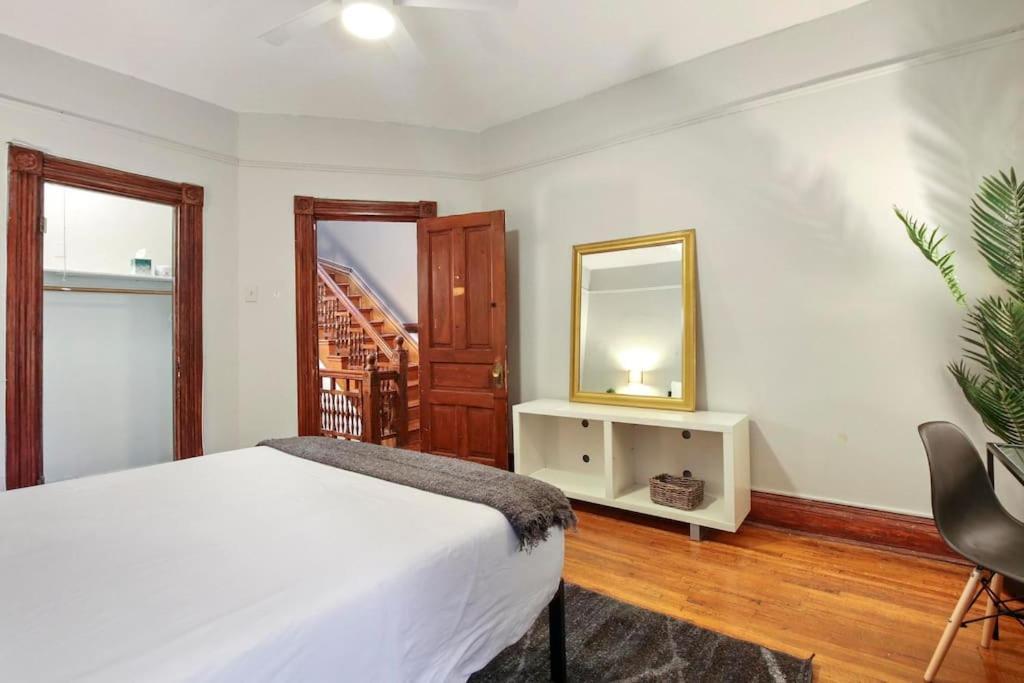 Well-equipped 4br Apt With In-unit Washer & Dryer - Broadway 2 Apartment *
