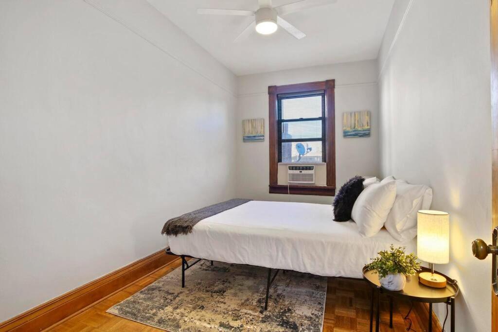 Well-equipped 4br Apt With In-unit Washer & Dryer - Broadway 2 Apartment Chicago