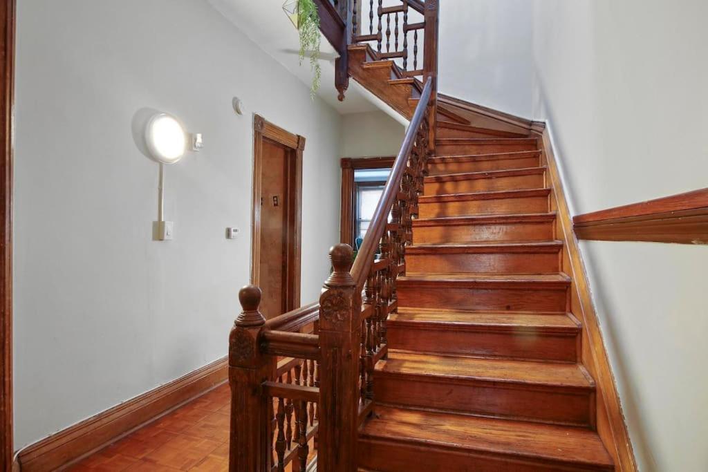 Well-equipped 4br Apt With In-unit Washer & Dryer - Broadway 2 Chicago