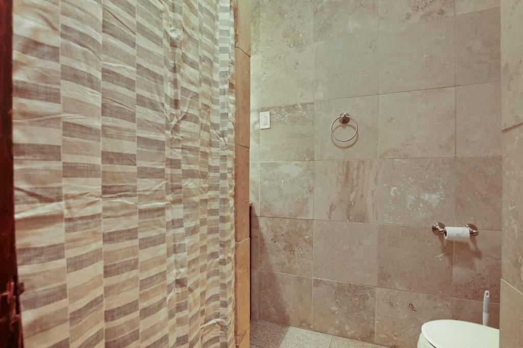Well-equipped 4br Apt With In-unit Washer & Dryer - Broadway 2 * Chicago