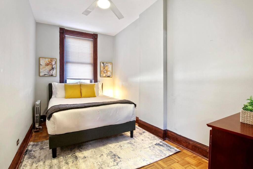 Well-equipped 4br Apt With In-unit Washer & Dryer - Broadway 2 Apartment Chicago