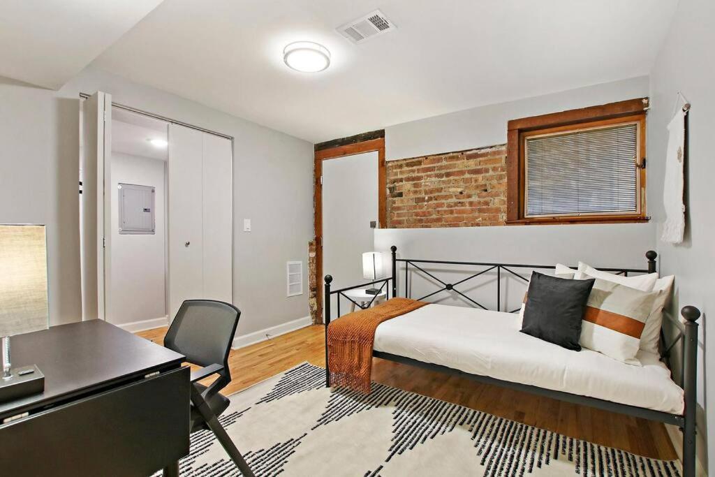 Charming 2br Apt In The Heart Of - Barry Gb Apartment