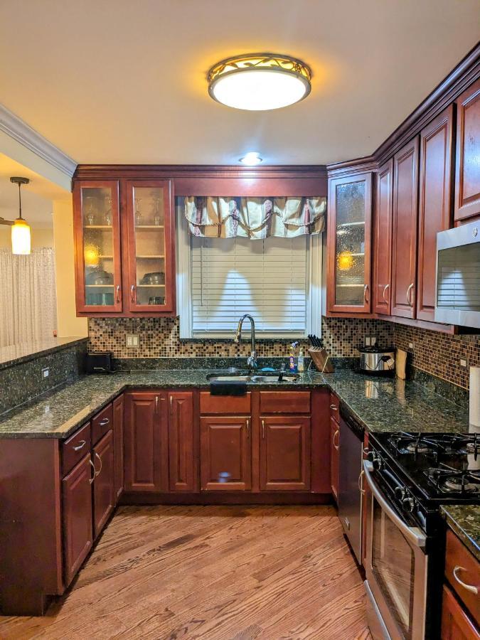 6 Bd 4 Ba With 2 Car Garage Parking