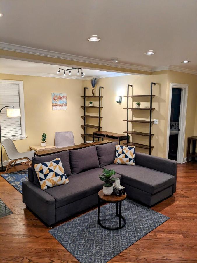 Holiday home 6 Bd 4 Ba With 2 Car Garage Parking Chicago