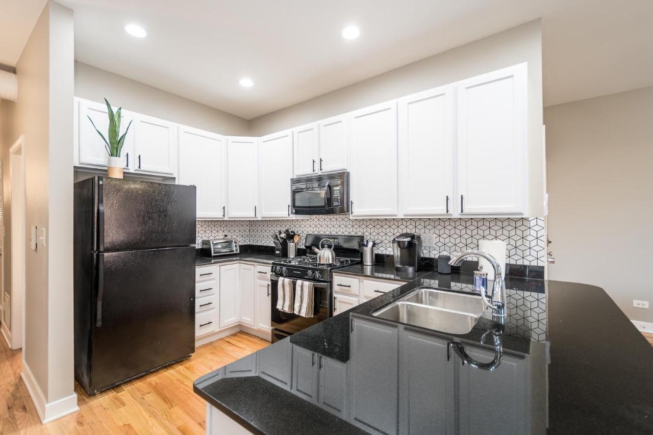 Vibrant And Modern 2-bedroom Near Downtown Apartment *