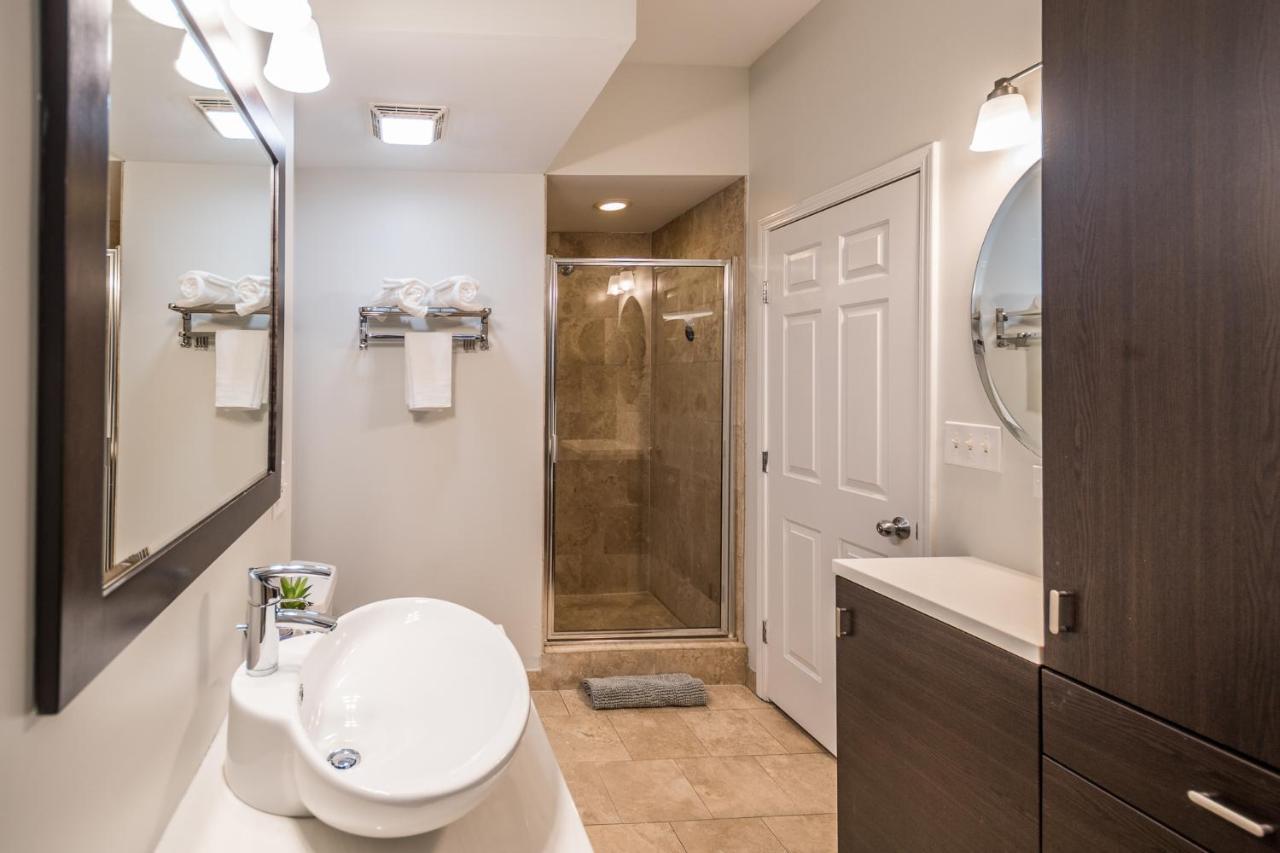 Vibrant And Modern 2-bedroom Near Downtown