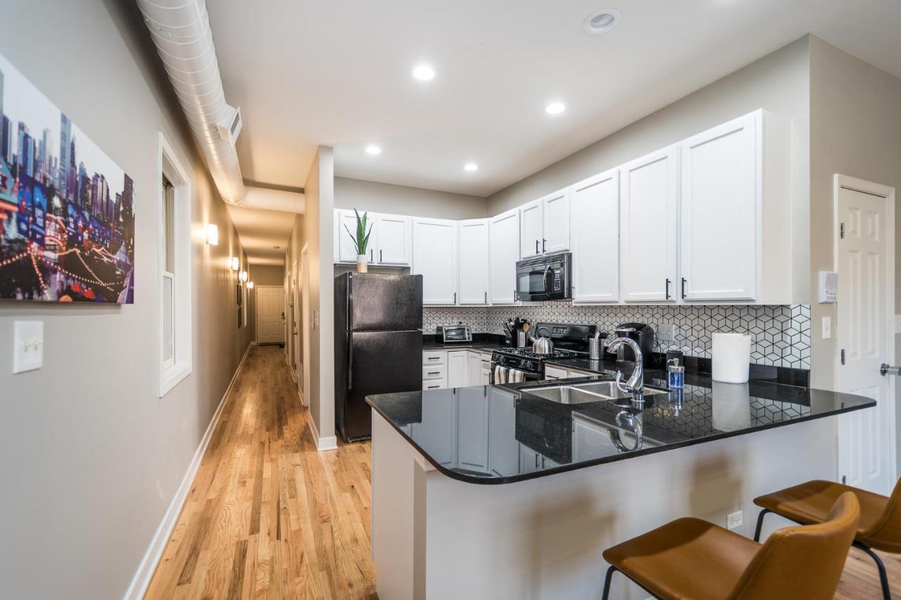 Vibrant And Modern 2-bedroom Near Downtown Apartment *