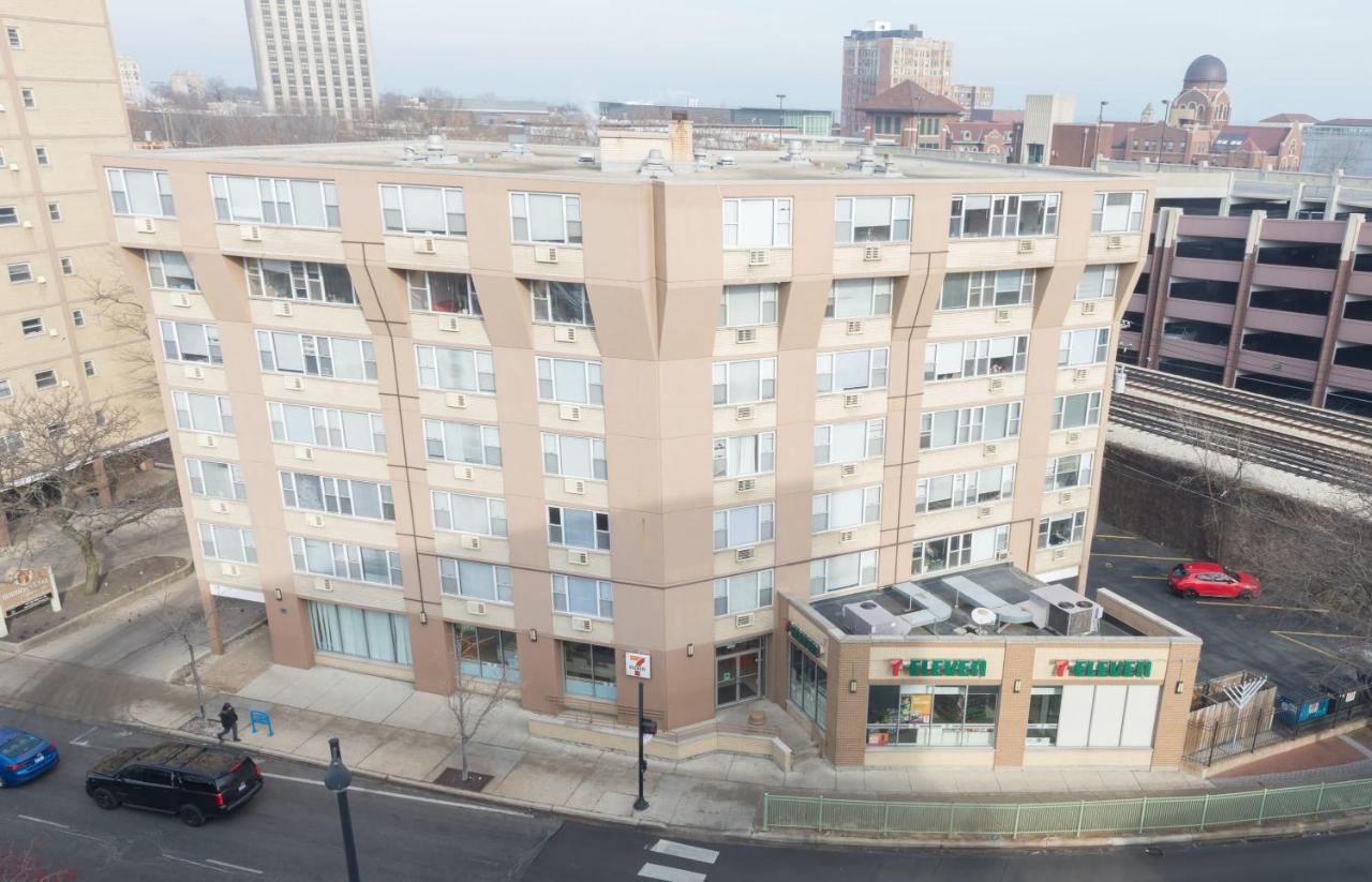 Chic 2br W Gym & Meeting By Gia Apartment