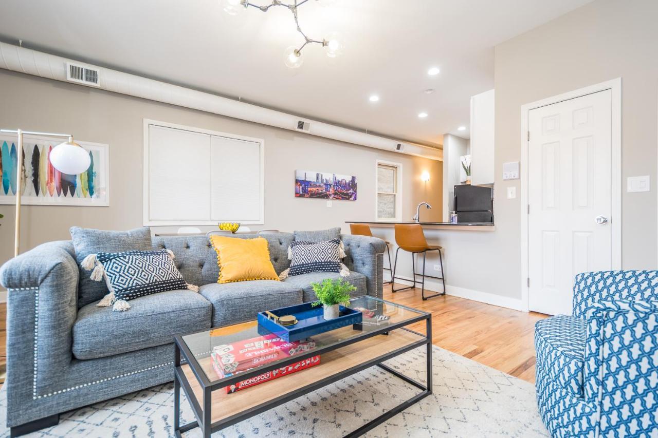 Vibrant And Modern 2-bedroom Near Downtown Apartment Chicago