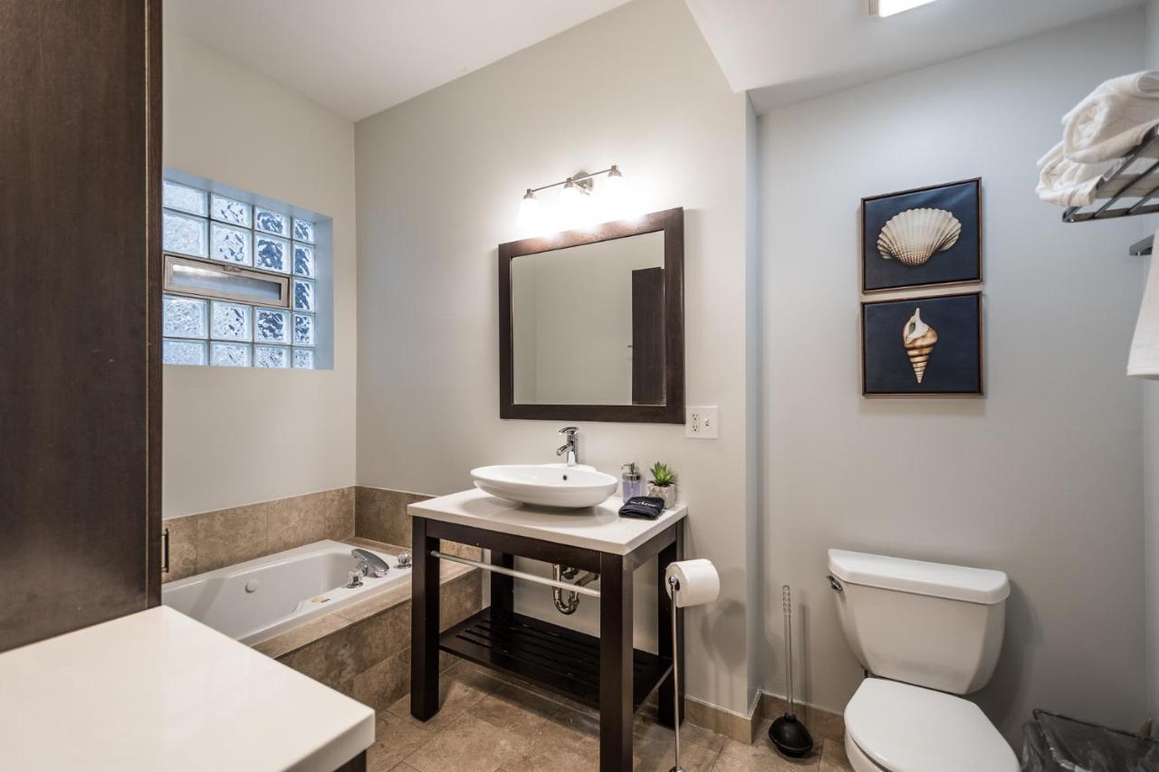 Vibrant And Modern 2-bedroom Near Downtown * Chicago