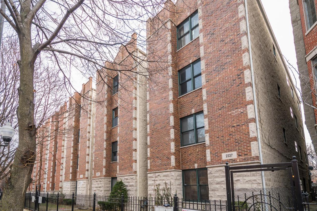 Vibrant And Modern 2-bedroom Near Downtown Apartment *