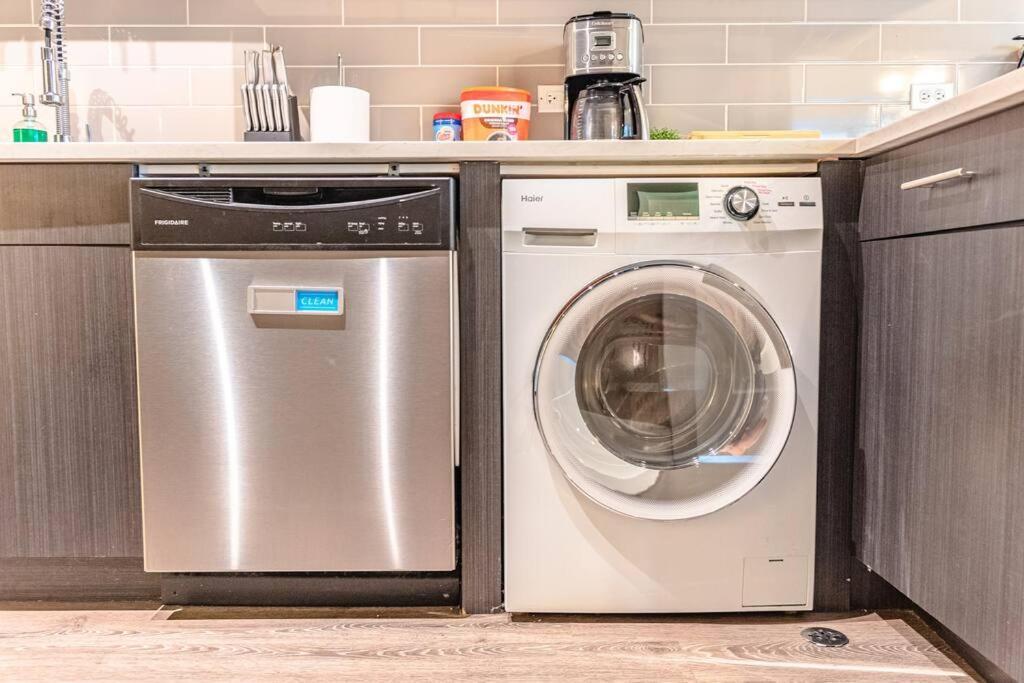 Apartment Mccormick Place Spacious Family Heaven 3b-2b With Optional Parking That Sleeps Up To 10 *