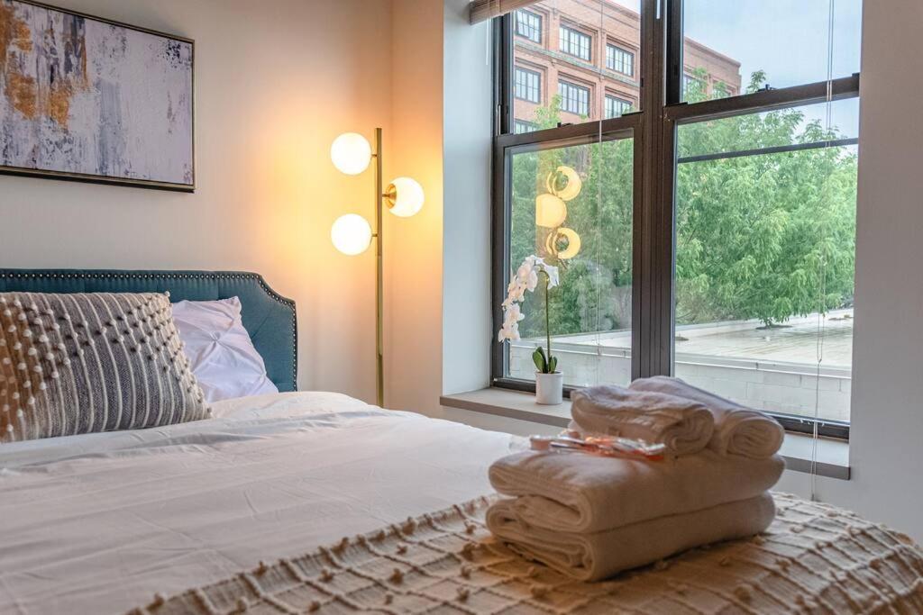 Mccormick Place Spacious Family Heaven 3b-2b With Optional Parking That Sleeps Up To 10 Apartment