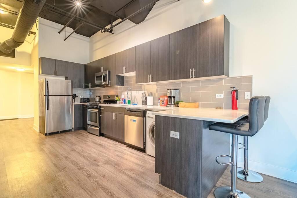 Mccormick Place Spacious Family Heaven 3b-2b With Optional Parking That Sleeps Up To 10 Apartment Chicago