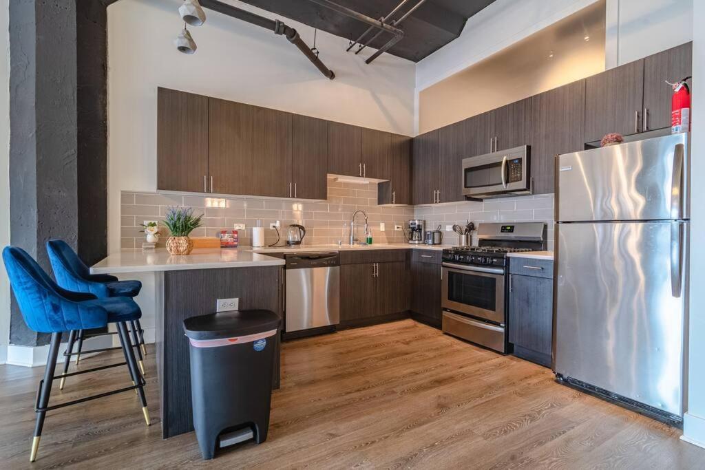Mccormick Place Family Haven: Spacious 3br-2ba For 8 Chicago