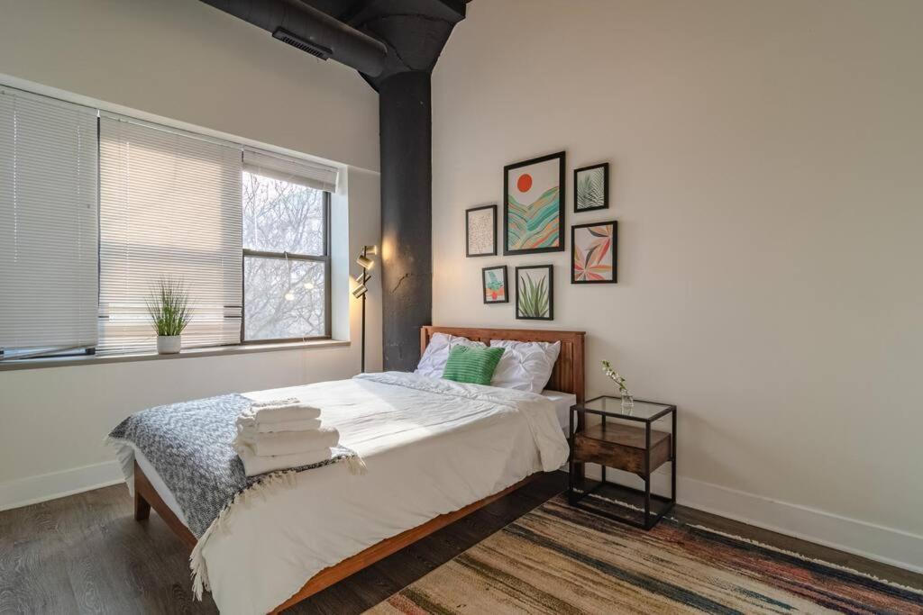 Mccormick Place Huge 2b-2b Loft With Optional Parking That Sleeps Up To 8 Chicago
