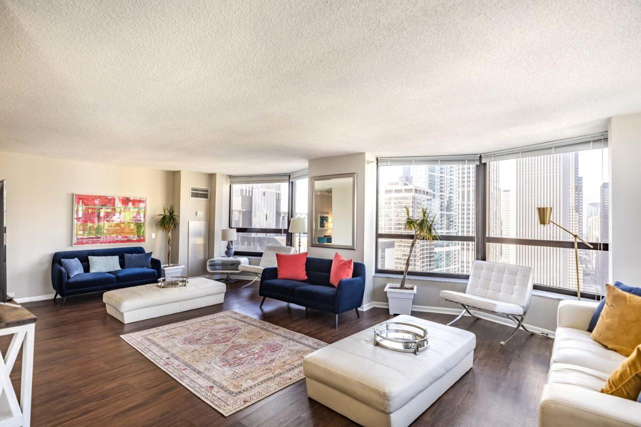 Apartment 3br Stunning Spacious Sky Loft Indoor Pool, Parking & Incredible Views Chicago