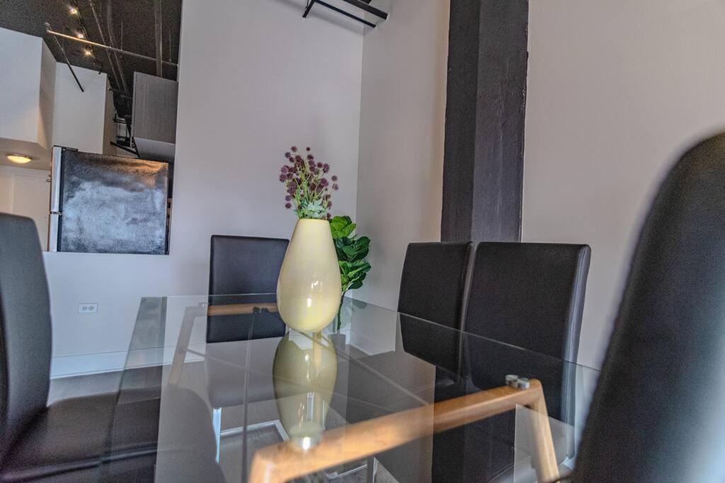 Mccormick Place Huge 2b-2b Loft With Optional Parking That Sleeps Up To 8 * Chicago