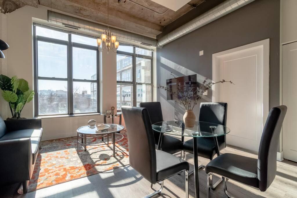 Apartment Mccormick Place Amazing 2b-2b With View And Optional Parking For Up To 8 Guests Chicago