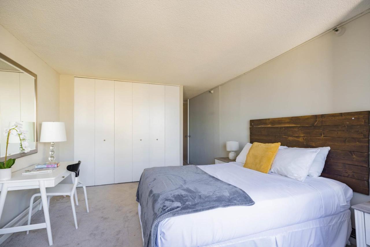 3br Stunning Spacious Sky Loft Indoor Pool, Parking & Incredible Views Apartment Chicago