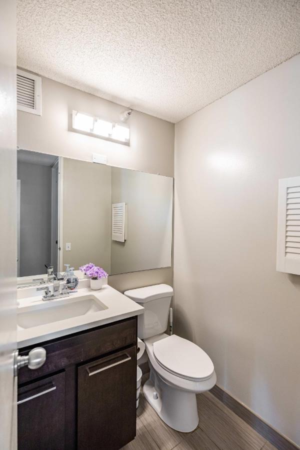 3br Stunning Spacious Sky Loft Indoor Pool, Parking & Incredible Views Apartment Chicago