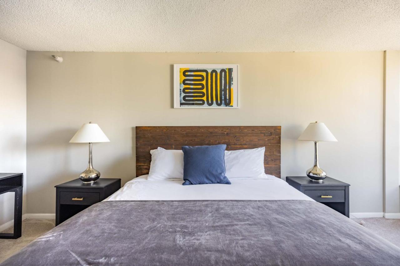 3br Stunning Spacious Sky Loft Indoor Pool, Parking & Incredible Views Apartment *