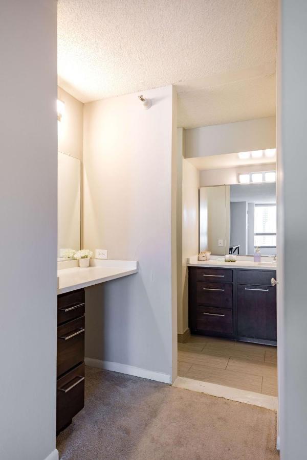 3br Stunning Spacious Sky Loft Indoor Pool, Parking & Incredible Views Apartment