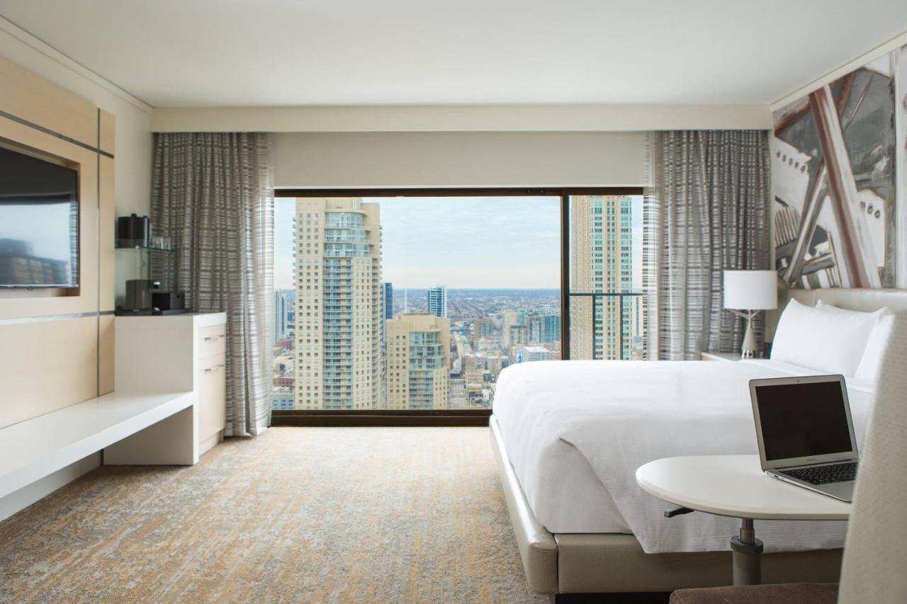 Marriott Downtown Magnificent Mile Hotel