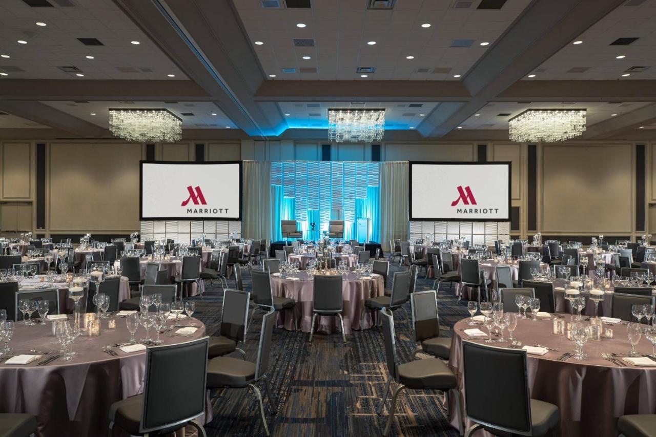 Marriott Downtown Magnificent Mile Hotel