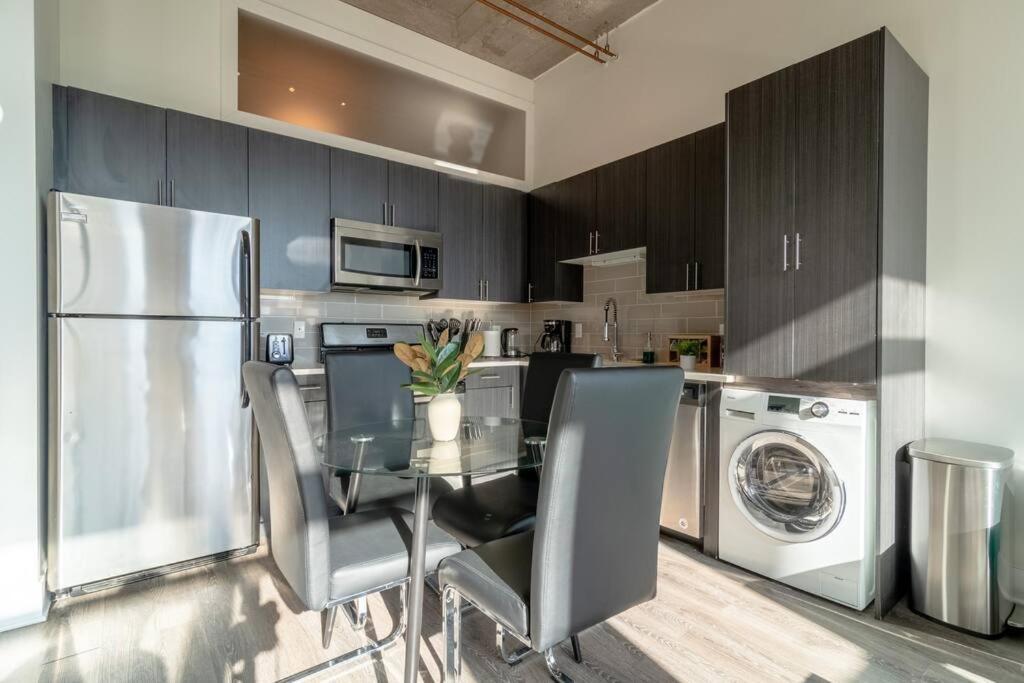 Mccormick Place With View 2br-2ba For 8 Guests - Optional Parking & Gym Access Apartment