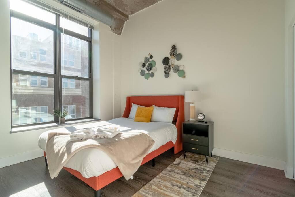 Apartment Mccormick Place With View 2br-2ba For 8 Guests - Optional Parking & Gym Access Chicago