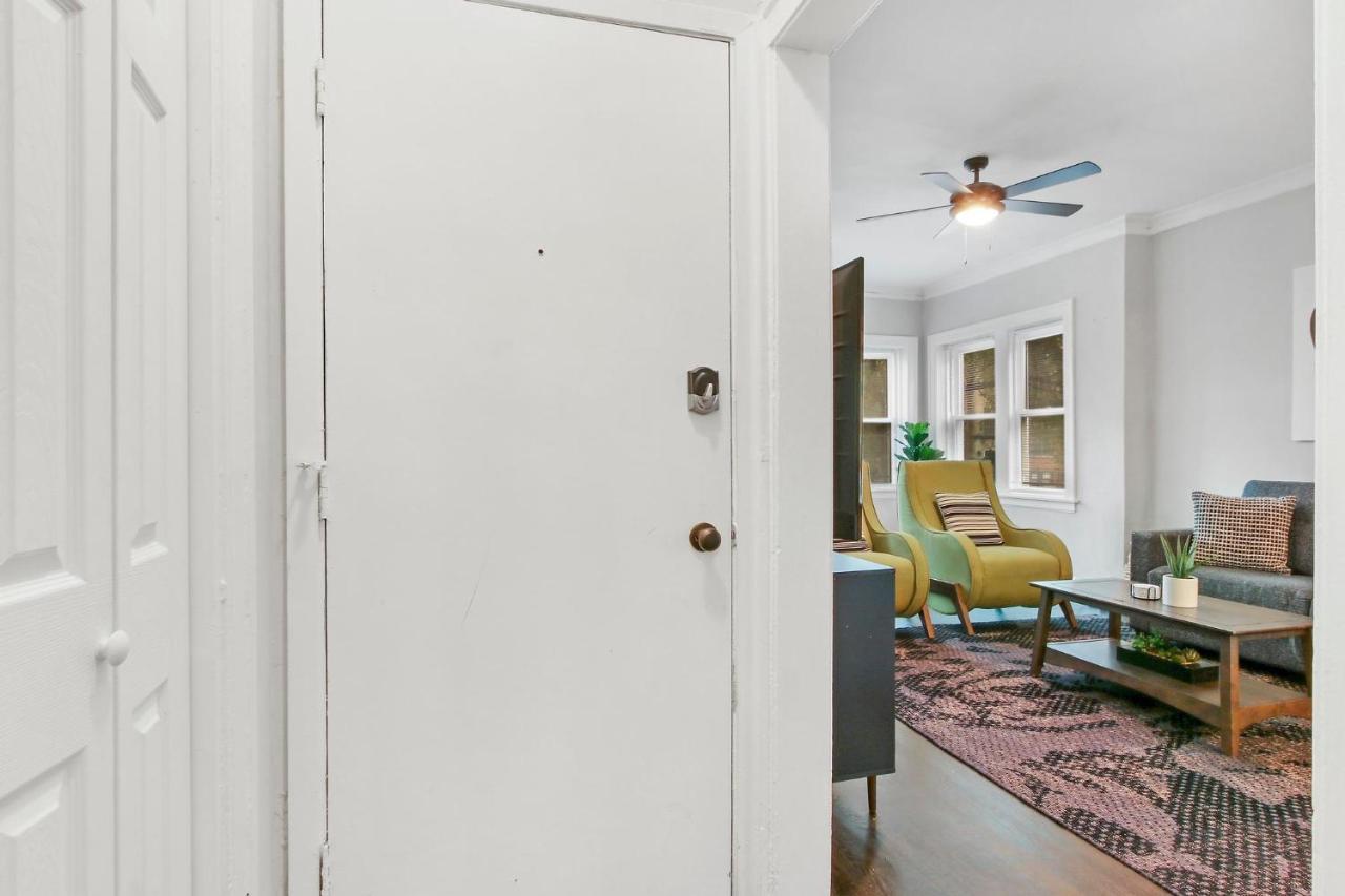 2br Comfy & Artistic Apt Outfitted For Comfort - Francisco 1 Apartment Chicago
