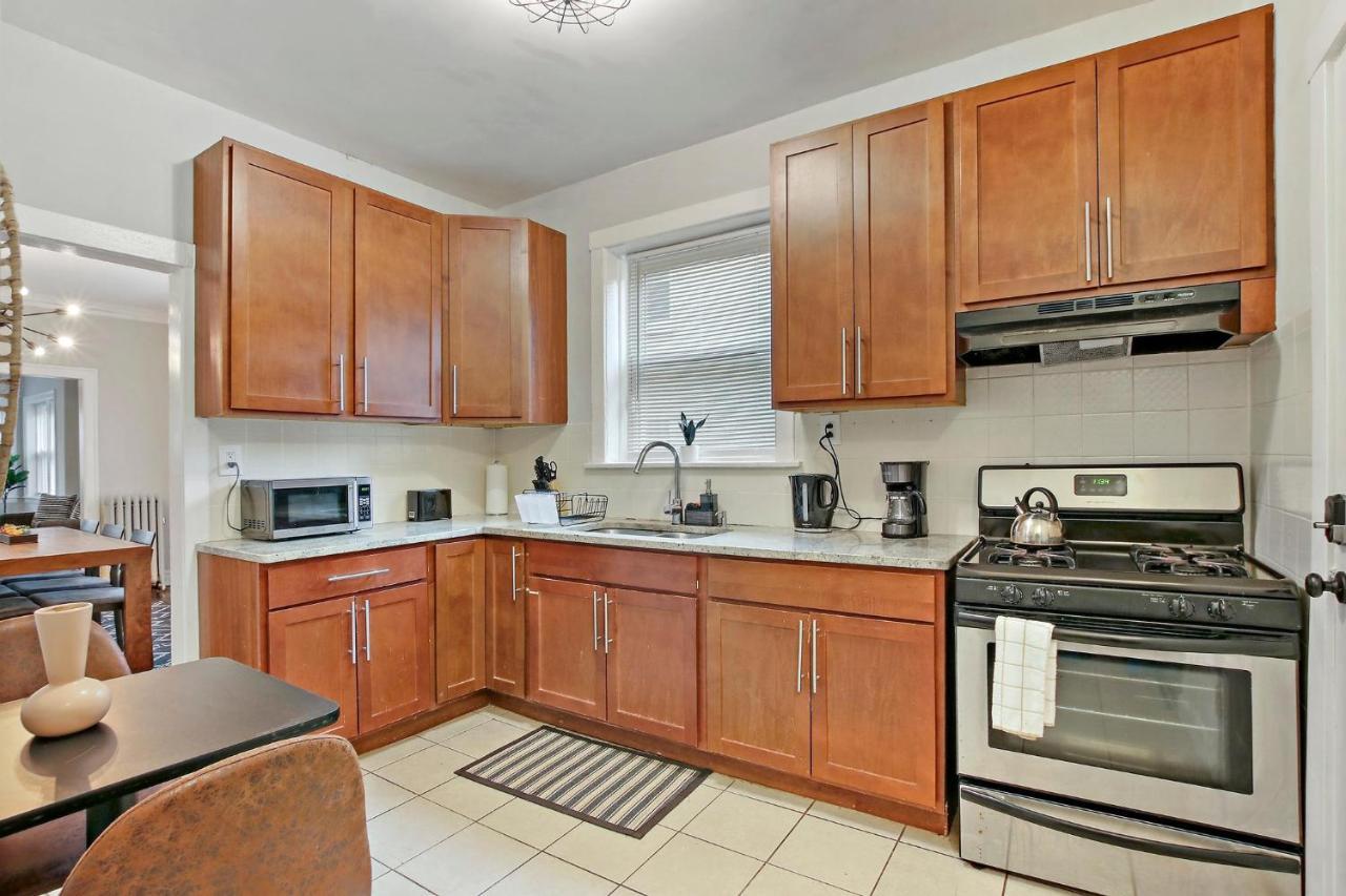 2br Comfy & Artistic Apt Outfitted For Comfort - Francisco 1 Apartment Chicago