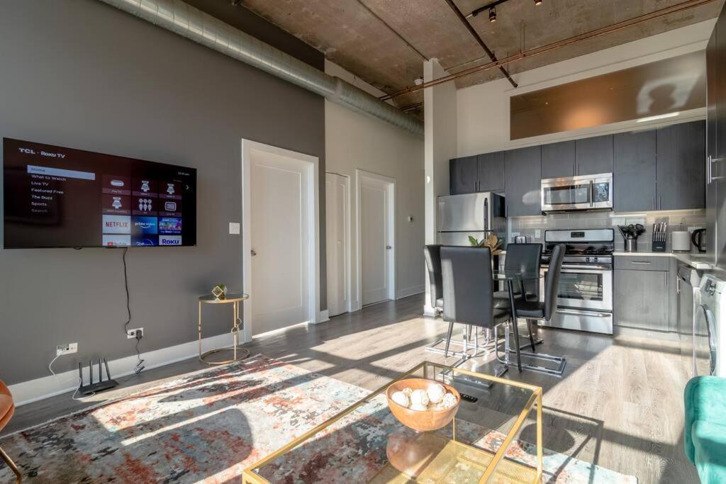 Mccormick Place With View 2br-2ba For 8 Guests - Optional Parking & Gym Access Apartment *