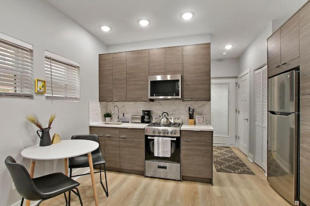 Apartment Comfortable & Furnished Studio Apt With Wi-fi - Magnolia Ch Chicago