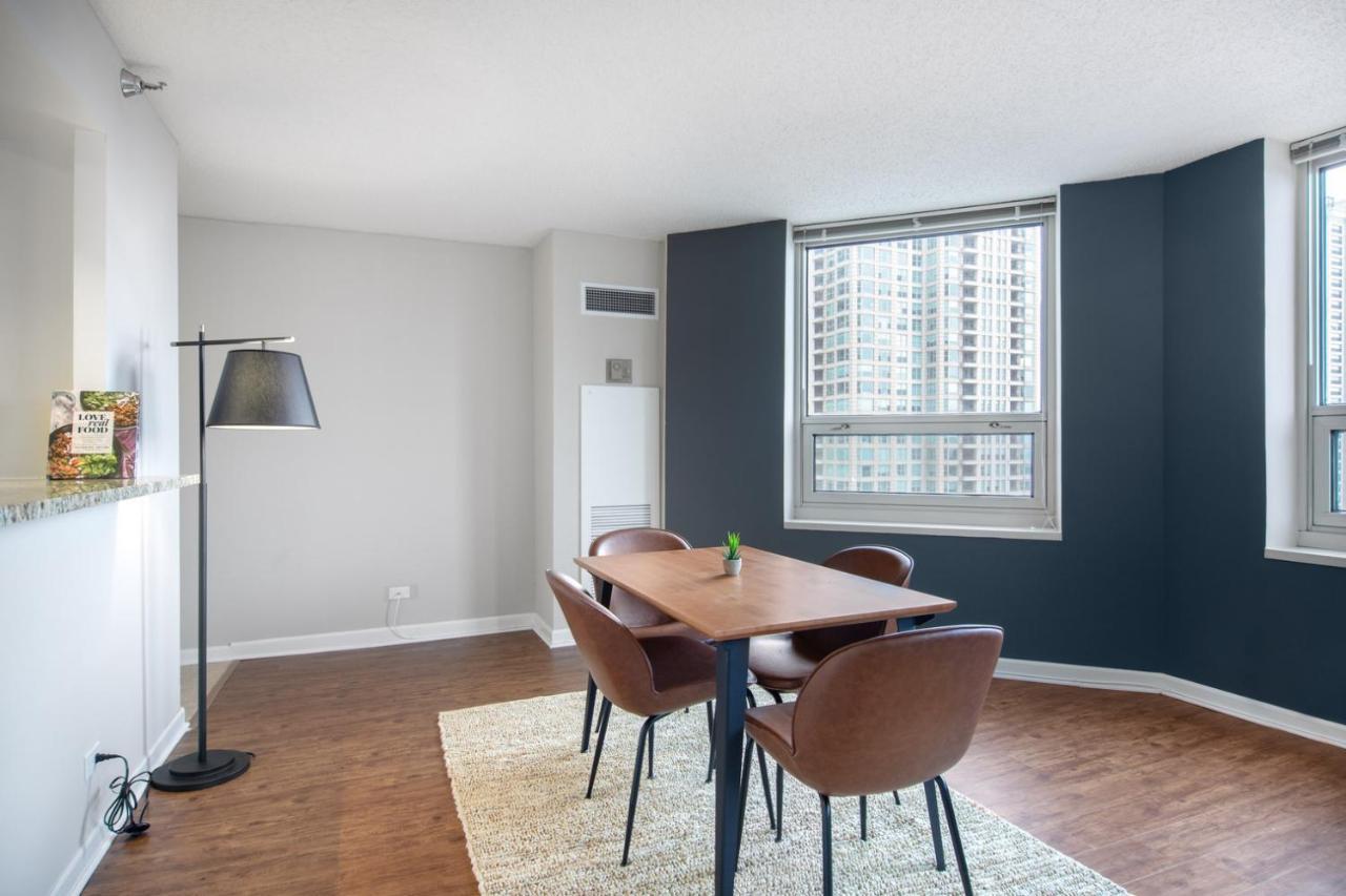 River N 1br W Gym Wd Nr Mag Mile Chi-86 Chicago