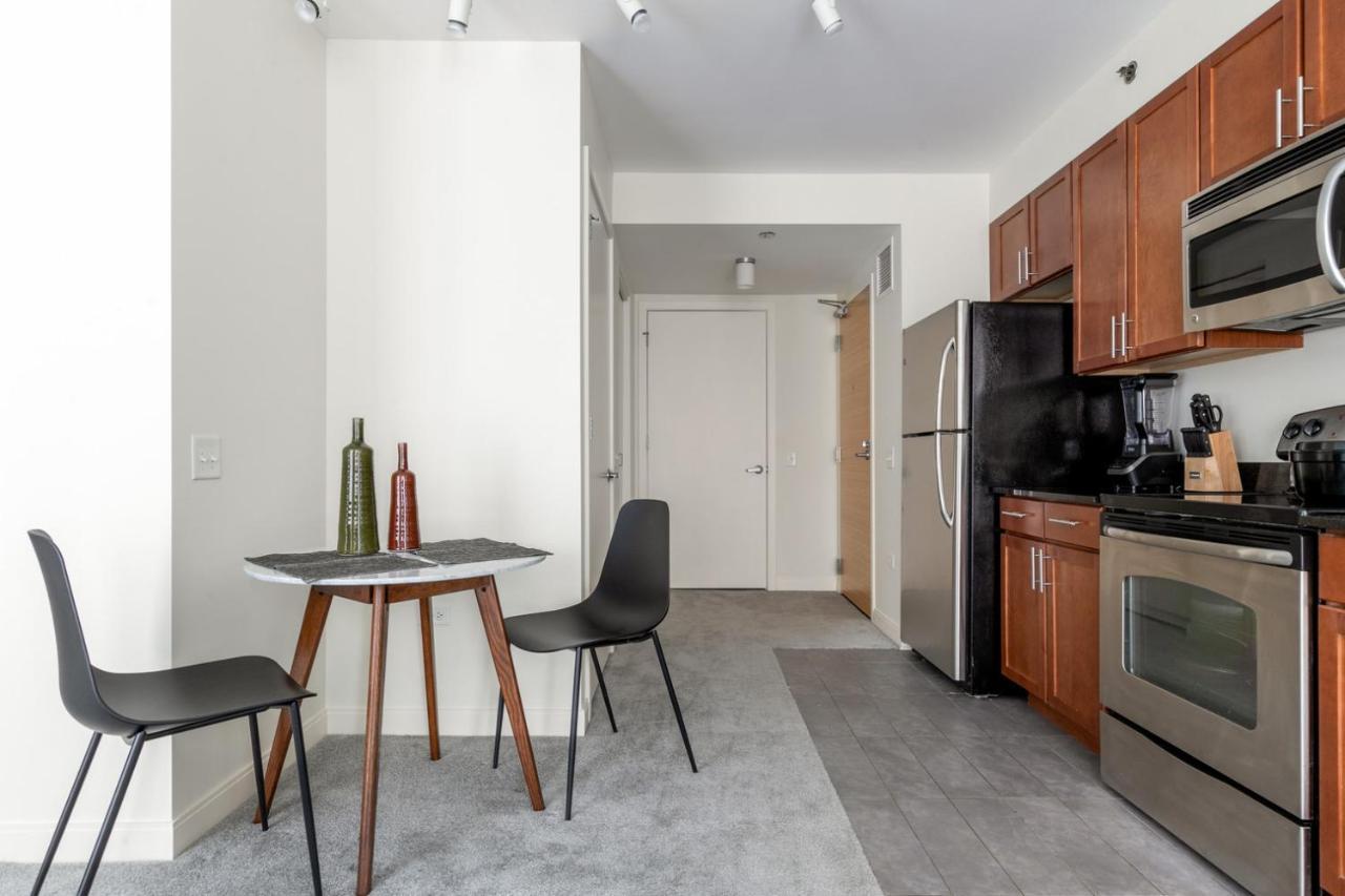 Apartment Loop W Pool Gym Nr Theatre District Chi-241