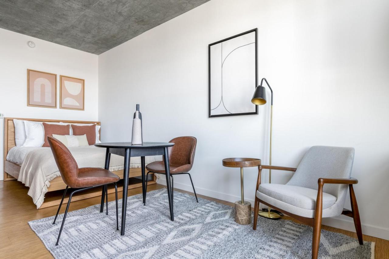 Apartment Lincoln Park W Wd Patio Nr L Chi-328