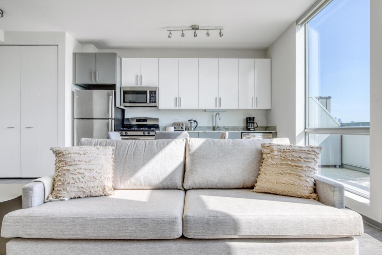 Logan Sq 2br W Roof Gym 1 Block To L Chi-480 *