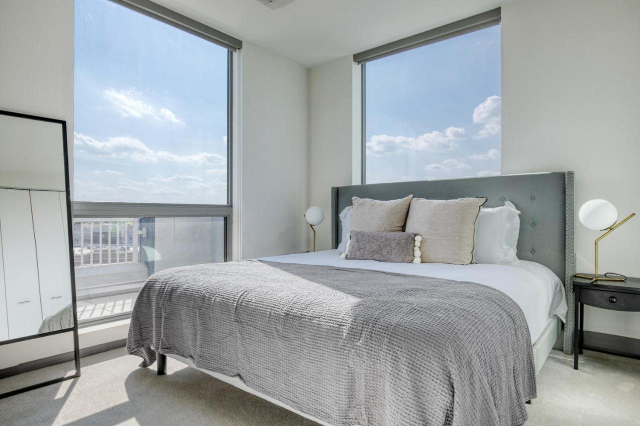 Logan Sq 2br W Roof Gym 1 Block To L Chi-480 *