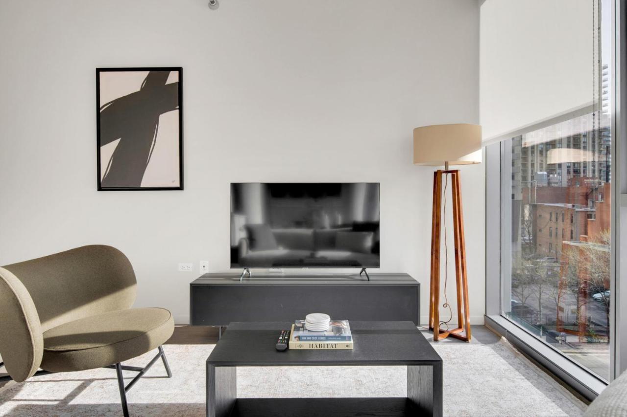 River N 1br W Gym Lounge Roof 1 Block To L Chi-660 Apartment *