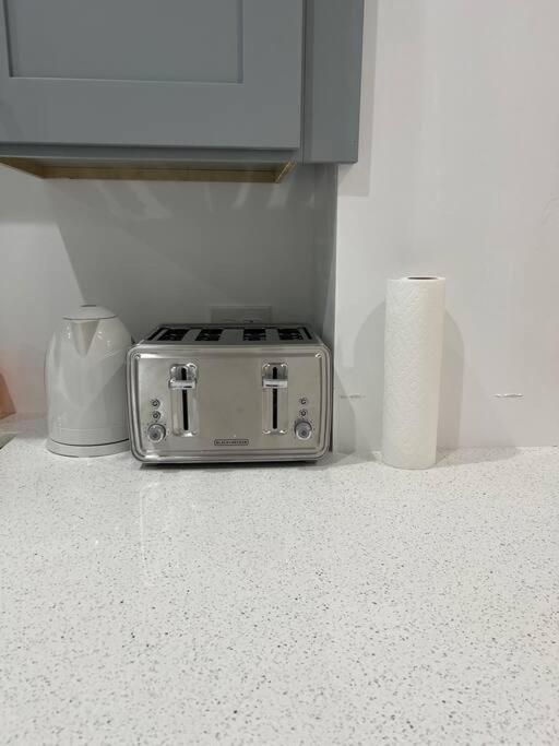 Adorable 2 Bedroom With Free Street Parking Apartment Chicago