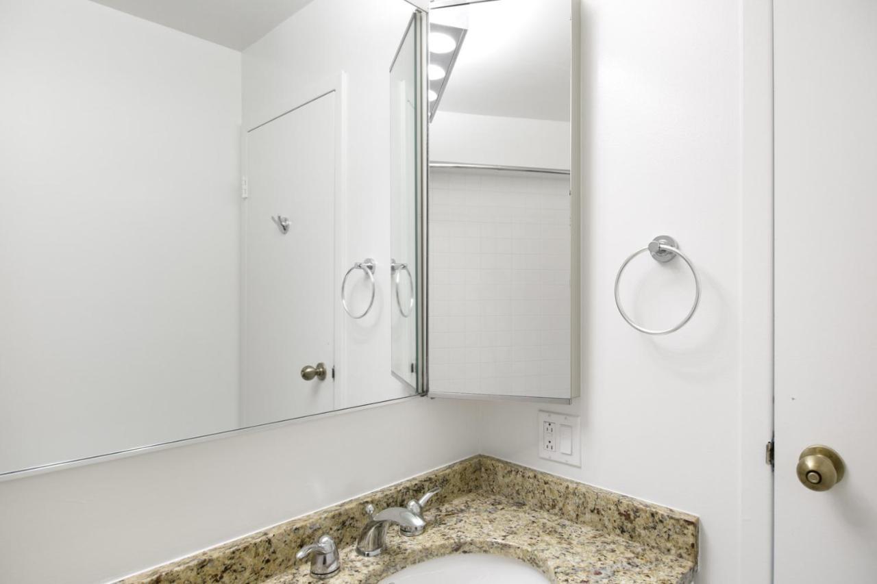 River N 1br W Gym Wd Nr Mag Mile Chi-86 Chicago