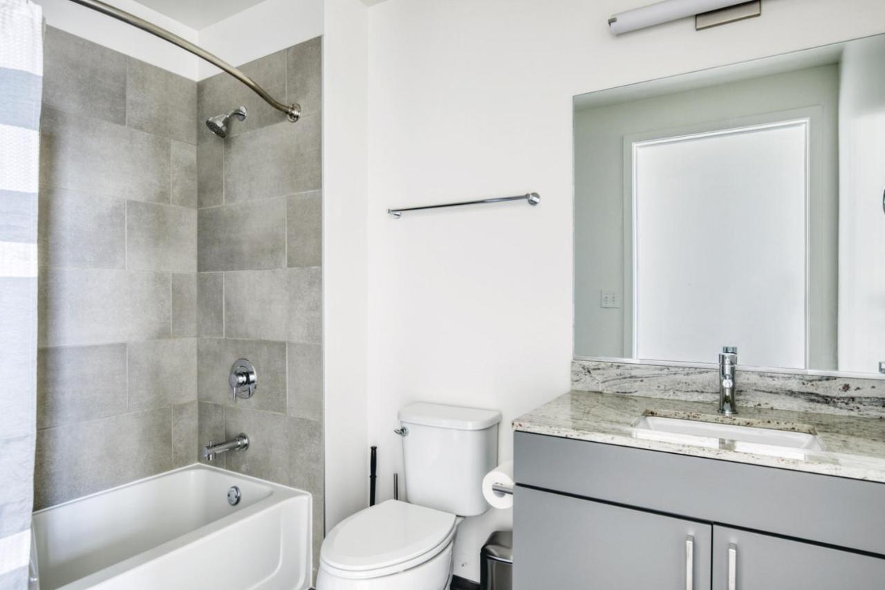 Apartment Logan Sq 2br W Roof Gym 1 Block To L Chi-480 *