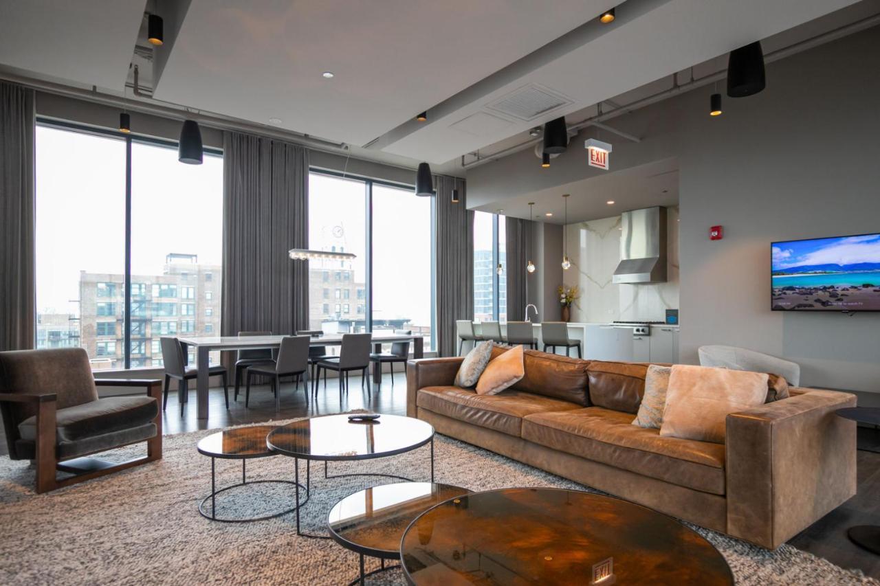 W Loop W Gym Pool In Heart Of Greektown Chi-564 Chicago