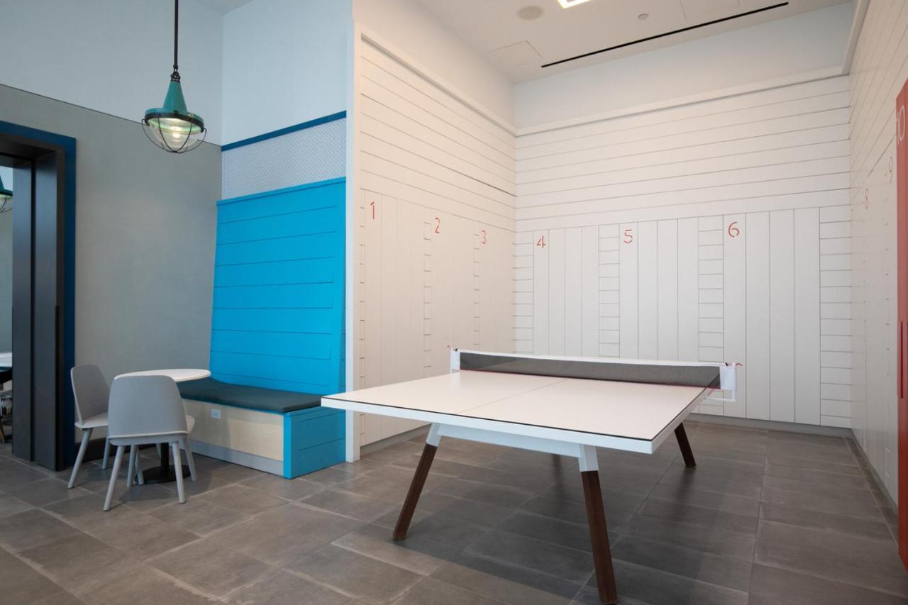 W Loop W Gym Pool Coworking Nr Uic Chi-396 * Chicago