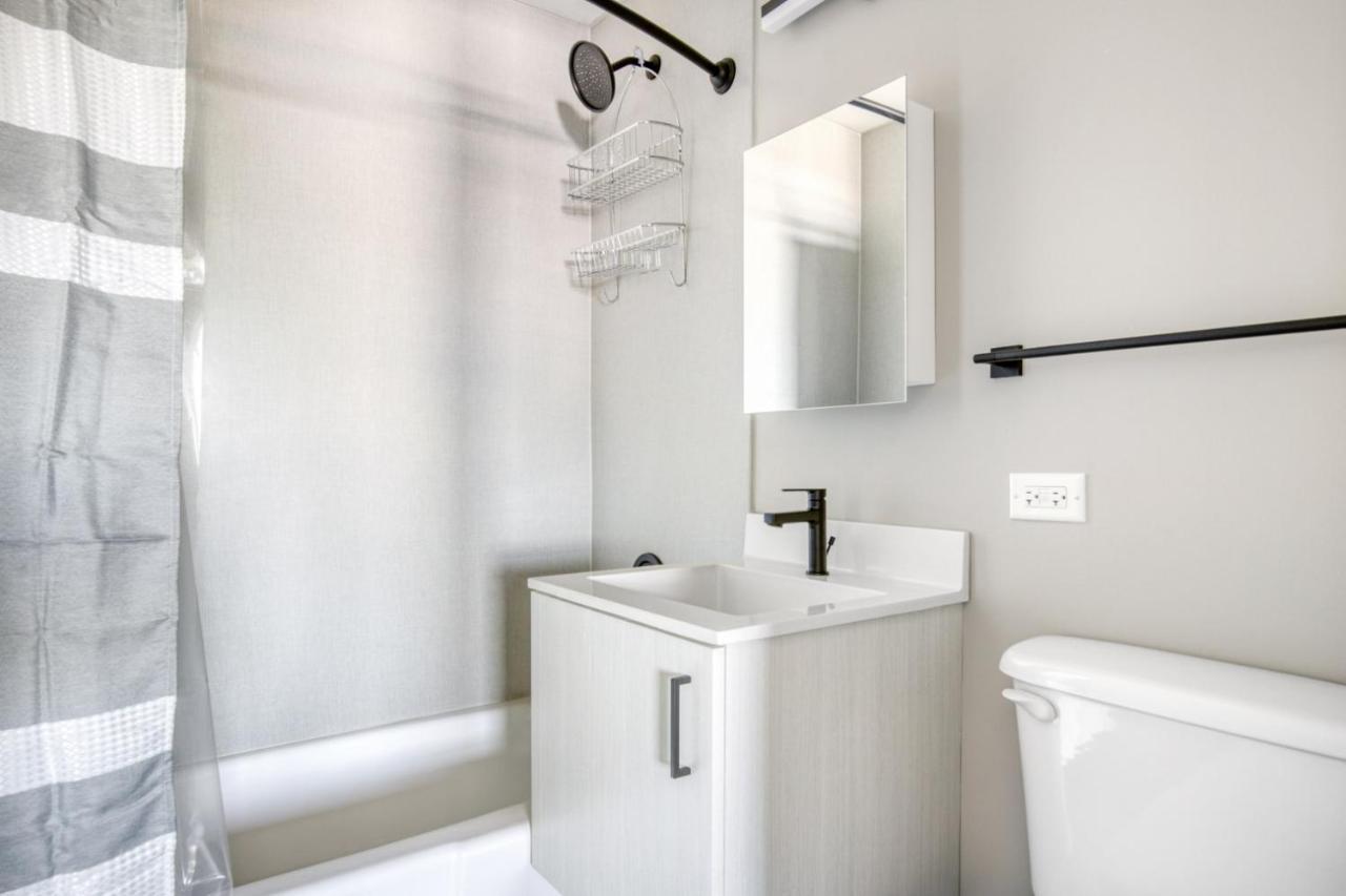 Medical District 1br W Gym Wd 1 Block To L Chi-462 Chicago